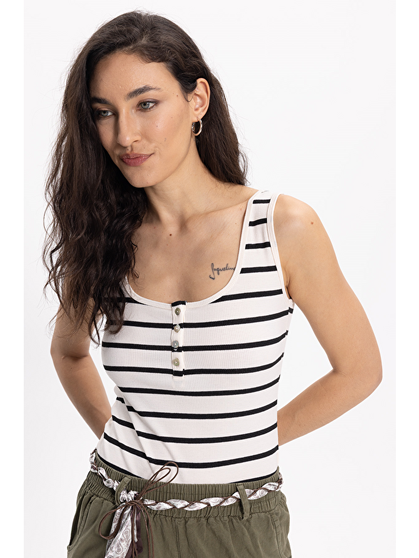 TUDORS Kadın Slim Fit Dar Kesim Pamuklu Askılı Kare Yaka Çizgili Beyaz Crop