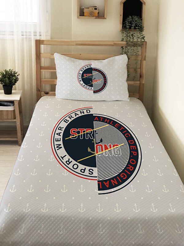 Evmila Sport Wear Desenli Çocuk Pike Takımı - 160x220 Cm Pike 50x70 Cm Yastık Kılıfı