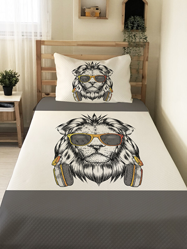Evmila Gözlüklü Aslan Desenli Çocuk Pike Takımı - 160x220 Cm Pike 50x70 Cm Yastık Kılıfı