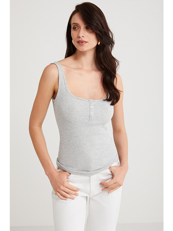 ETHIQUET LITZY Kadın Slim Fit Dar Kalıp Düğme Detaylı Kalın Askılı Oyuk Yaka GRİ MELANJ Atlet