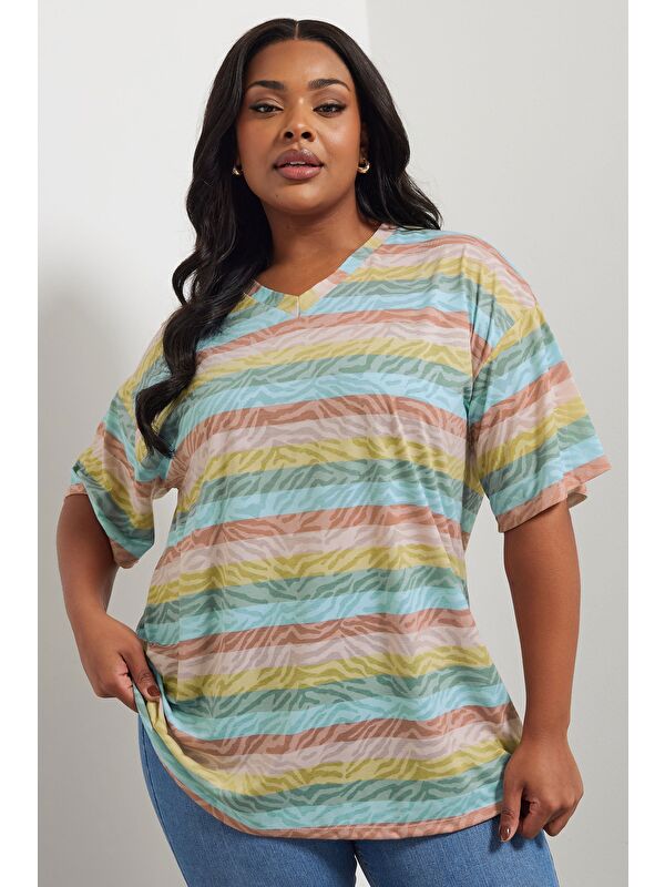 Stil Diva Büyük Beden V Yaka Çizgili Zebra Desenli T-shirt 303953