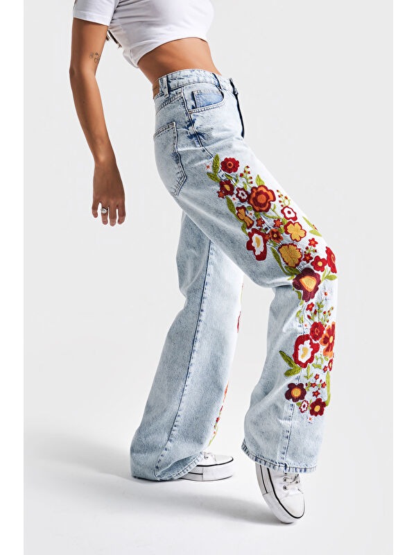 It's Basic Kadın Snow Jean Rengi 4S5 27 Çiçek Nakışlı Loose Fit Orta Bel  100 Pamuk Denim Jean