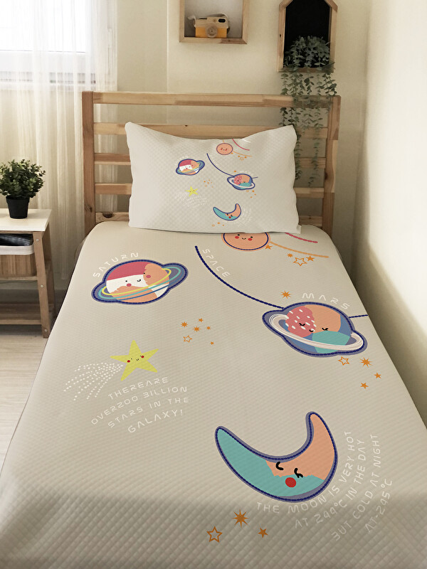 Evmila Dünya Desenli Çocuk Pike Takımı - 160x220 Cm Pike 50x70 Cm Yastık Kılıfı