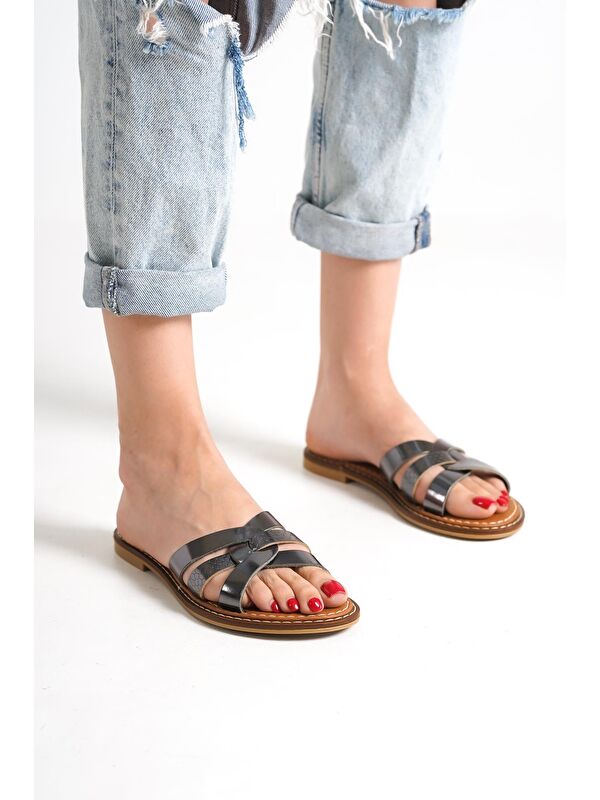 Deri Kadın Terlik - Görsel 6