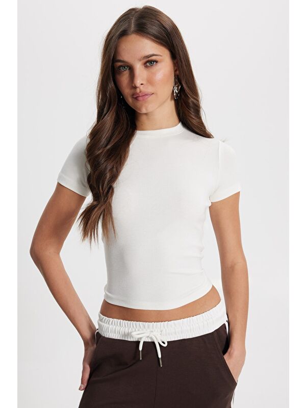 TUDORS Kadın Slim Fit Dar Kesim Pamuklu Kısa Kollu Bisiklet Yaka Beyaz Tişört