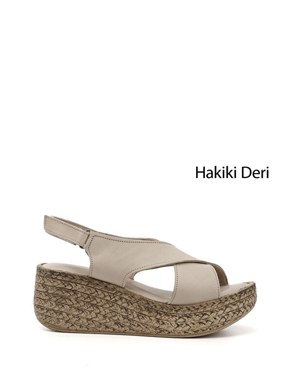 GÖNDERİ(R) Kadın BEJ-TEN RENGİ Cırt Bantlı Dolgu Tabanlı Hakiki Deri Sandalet