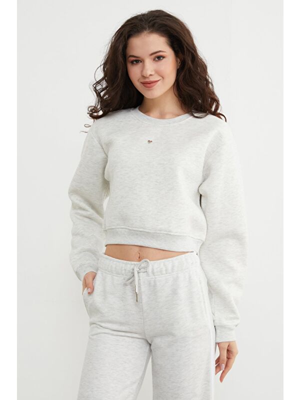 Fullamoda 3 İplik Kalp Aksesuarlı Crop Sweatshirt