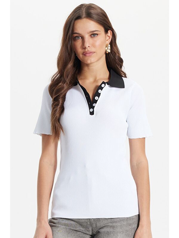 TUDORS Kadın Slim Fit Dar Kesim Kısa Kollu Fitilli Görünümlü Beyaz Polo Yaka Tişört