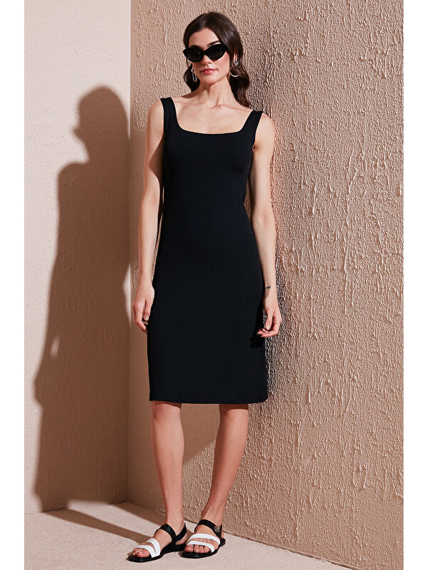 Lela Streç Slim Fit Kare Yaka Kalın Askılı Midi Boy Kadın Elbise 5866102