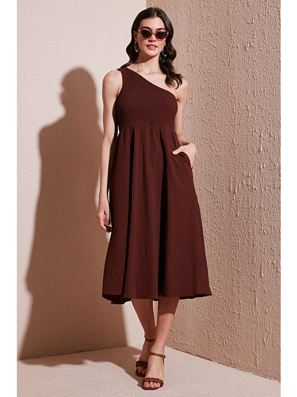 Lela Regular Fit Tek Omuz Belden Açılan Gipeli Midi Boy Kadın Elbise 67810248