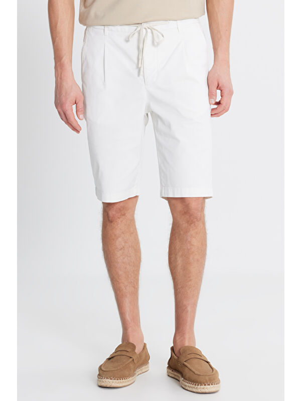 Altınyıldız Classics Erkek Beyaz Pamuklu Slim Fit Dar Kesim Beli Bağlamalı Yan Cepli Esnek Şort