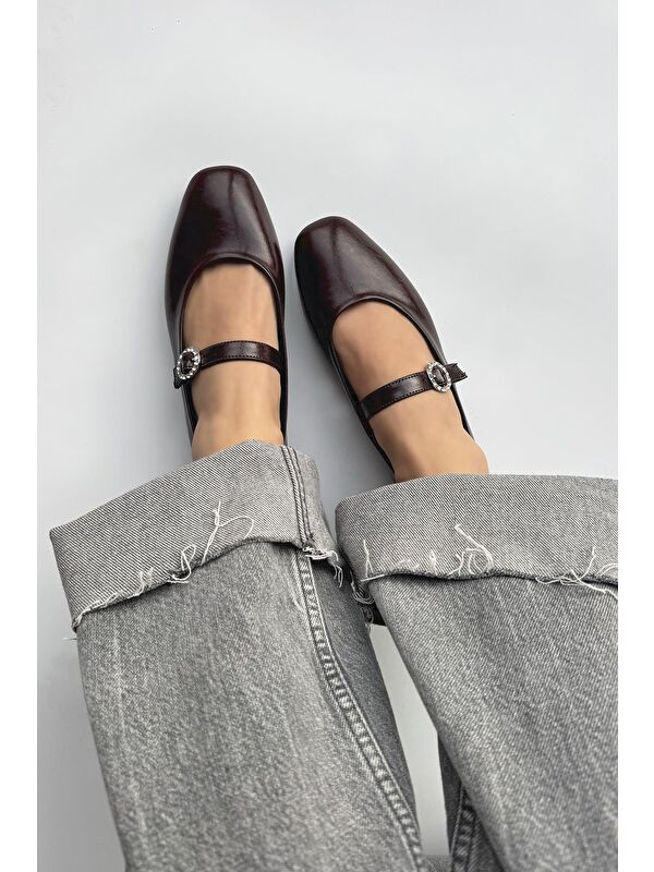 Straswans Kahverengi Straswans Berny Kemer Kadın Detay Kırışık Deri Babet