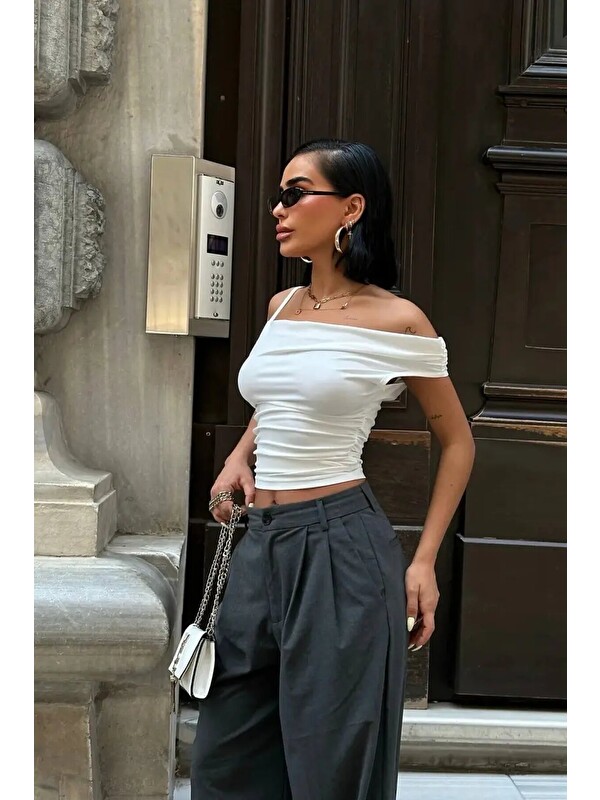 carla10 Asimetrik Kesim Siyah Esnek Crop Bluz