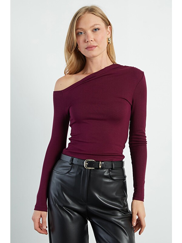 Fullamoda Asimetrik Yaka Omzu Açık Slim Fit Bluz