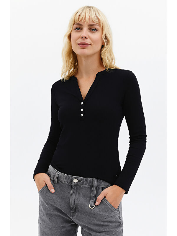 Fashion Friends Slim Fit Düğme Detaylı V Yaka T Shirt 25K0136K1