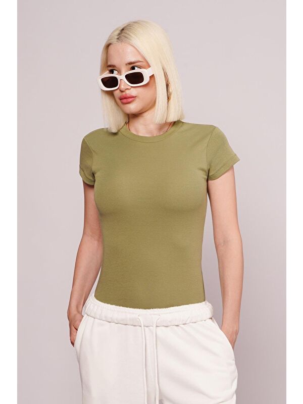 Madmext Açık Yeşil Bisiklet Yaka Basic Kadın T-Shirt Mg2479