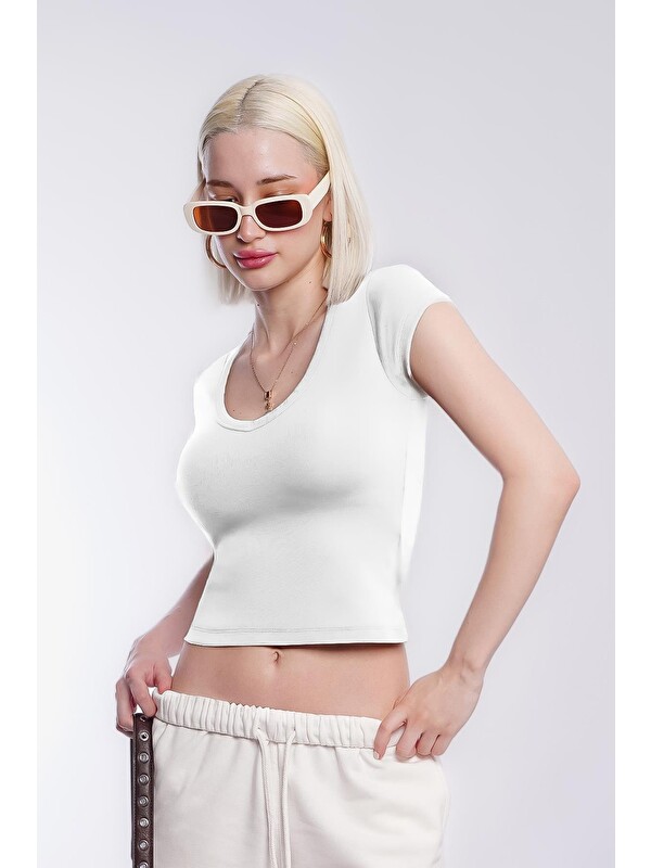 Madmext Beyaz V Yaka Basic Kadın Tişört Mg2450