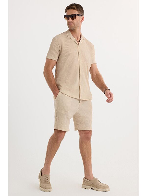 TUDORS Erkek Slim Fit Dar Kesim Apaş Yaka Beli Bağcıklı Bej Gömlek Şort Takım