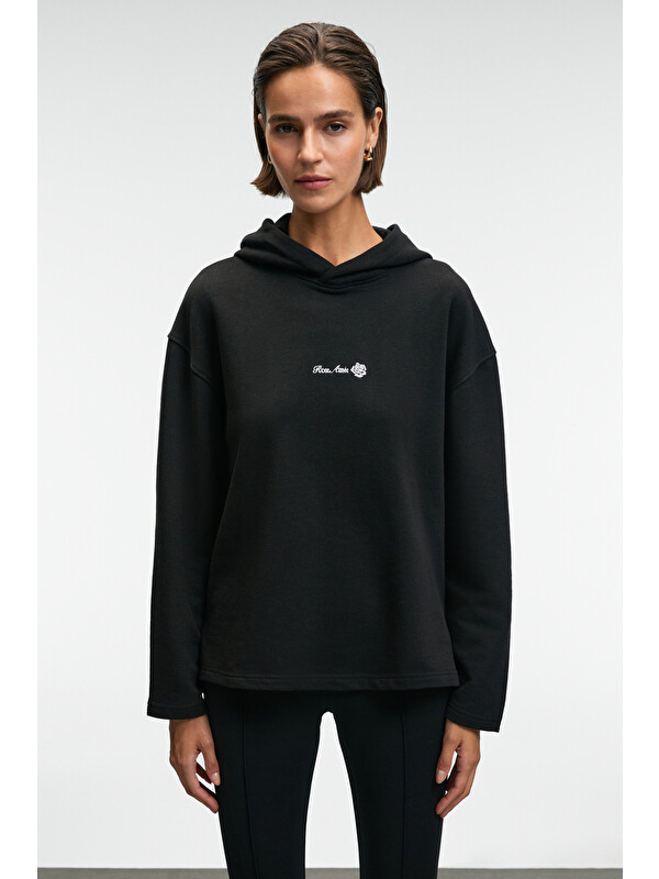 GRIMELANGE CAMELLIA Kadın Önü Nakışlı Etek Ucu Yırtmaçlı Kapüşonlu Comfort Fit SİYAH Sweatshirt