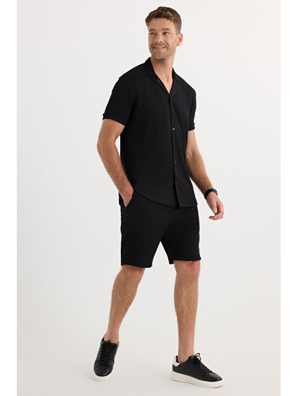 TUDORS Erkek Slim Fit Dar Kesim Apaş Yaka Beli Bağcıklı Siyah Gömlek Şort Takım