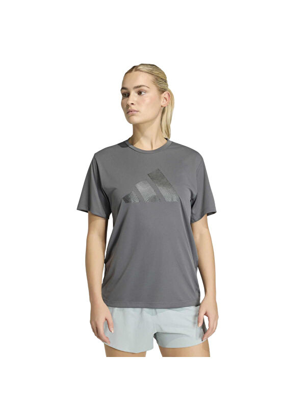 Adidas Running Essentials Brand Love Kadın Gri Yuvarlak Yaka Tişört
