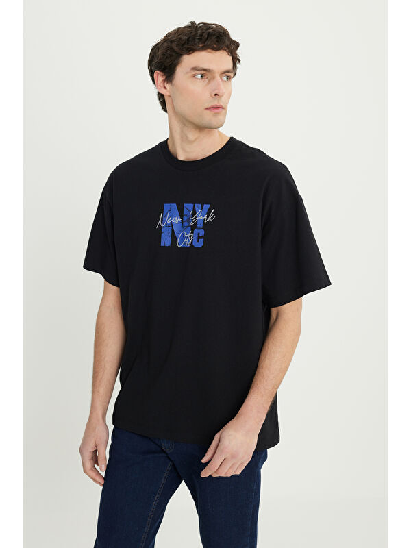 AC&Co / Altınyıldız Classics Erkek Siyah-Lacivert Oversize %100 Pamuk Geniş Kesim Baskılı Bisiklet Yaka Tişört