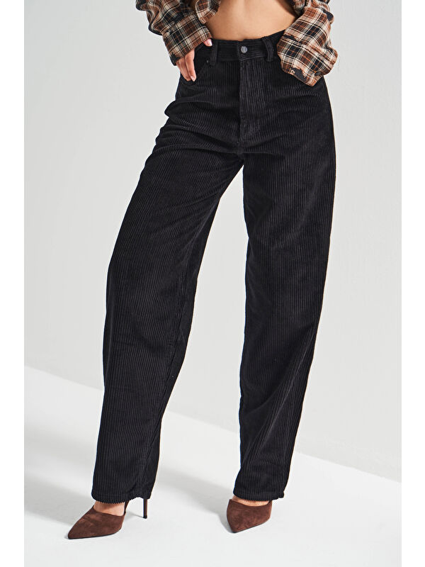It's Basic Kadın Siyah Renk Cindy 26w5-1 Skater Fit Kalın Fitilli Kadife Velvet Kumaş Pantolon