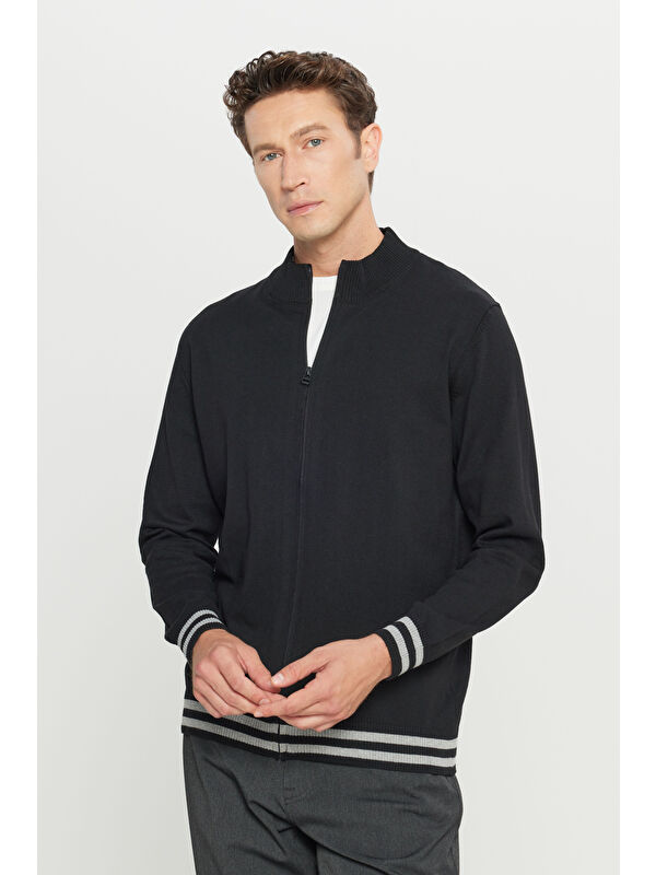 AC&Co / Altınyıldız Classics Siyah Pamuklu Standart Fit Normal Kesim Dik Yaka Triko Erkek Fermuarlı Sweatshirt Hırka