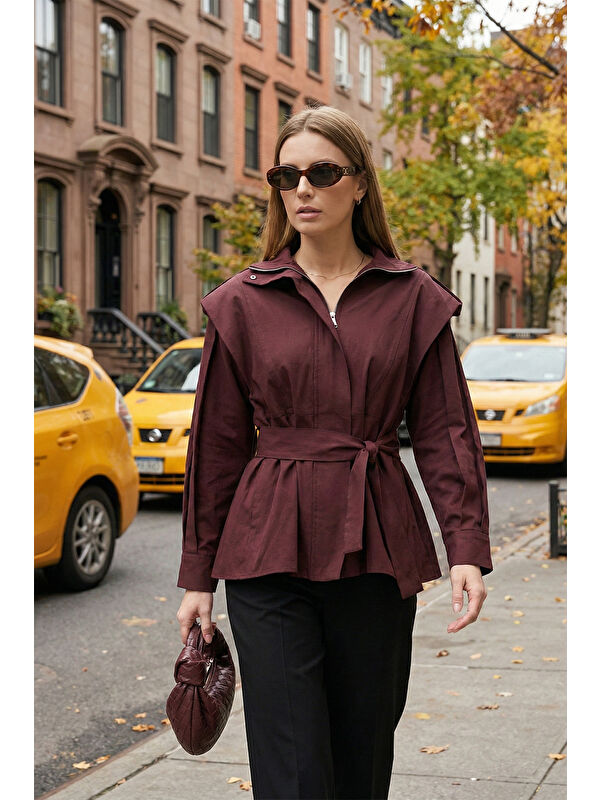Lela Regular Fit Dik Yaka Geniş Omuzlu Kuşaklı Kadın Trençkot 6927623