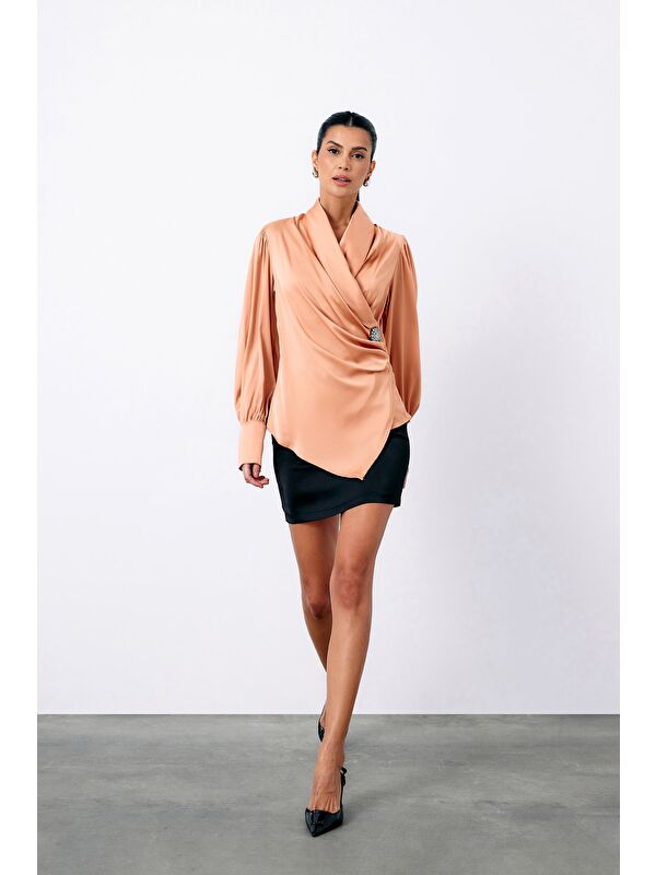 SATEEN Broşlu Kruvaze Bluz - Somon