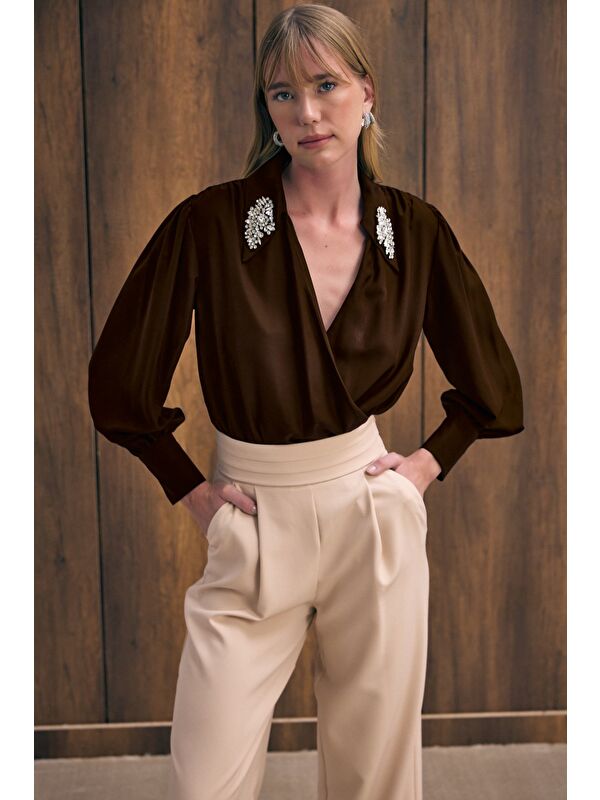 SATEEN Aksesuar Detaylı Bodysuit Bluz - Kahve