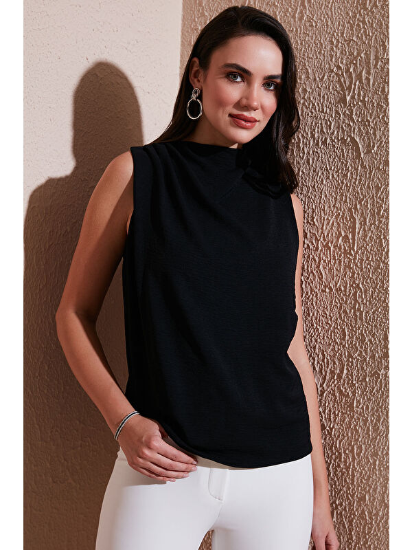 Lela Slim Fit Dik Yaka Omuz Büzgülü Kadın Bluz 6527836