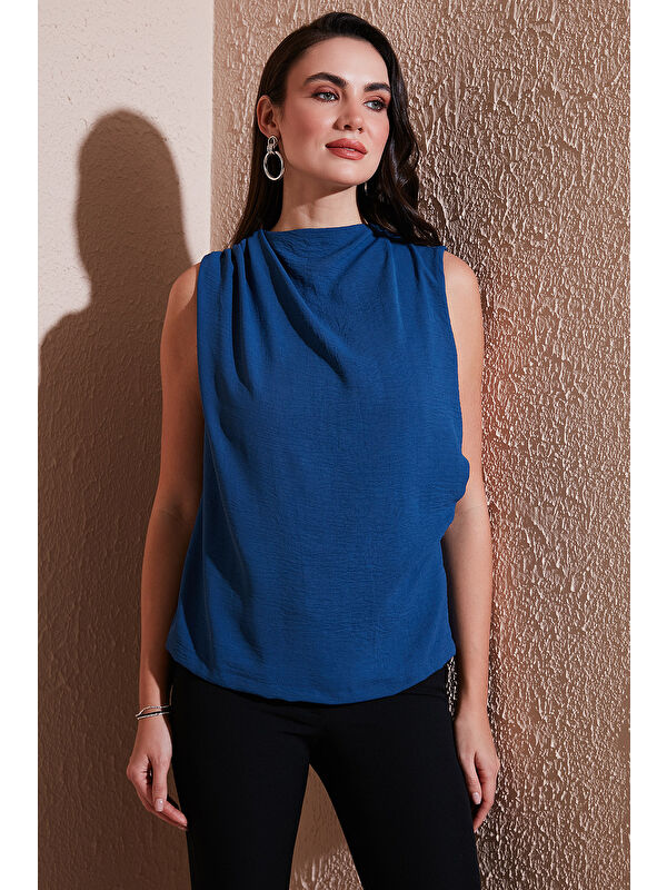 Lela Slim Fit Dik Yaka Omuz Büzgülü Kadın Bluz 6527836