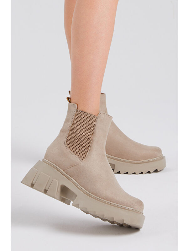 Kadın Krem Süet Rahat Kalıp Kalın Taban Lastikli Bot - Görsel 4