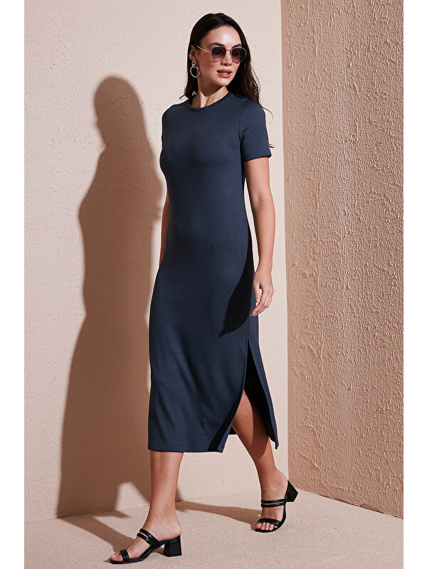 Lela Regular Fit Bisiklet Yaka Yırtmaç Detaylı Midi Kadın Elbise 5866165