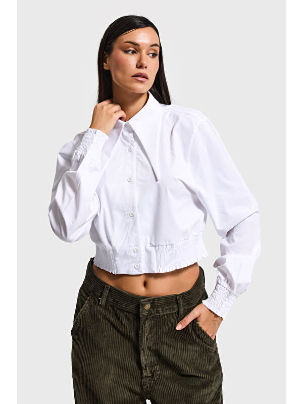 It's Basic Kadın Beyaz Renk Crop Fit Yaka Detaylı Özel Tasarım Gömlek