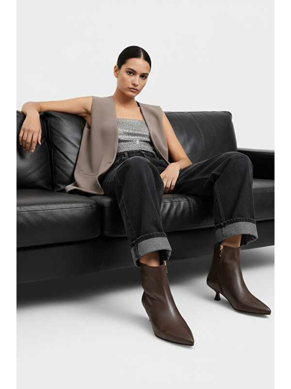 Essie Kadın Bot - Görsel 3