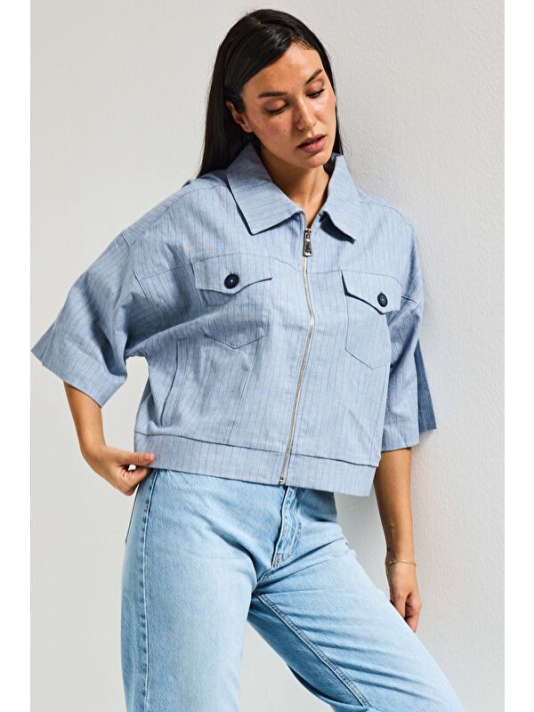 It's Basic Kadın Mavi Renk Oversize Cep Detaylı Özel Tasarım Denim Ceket