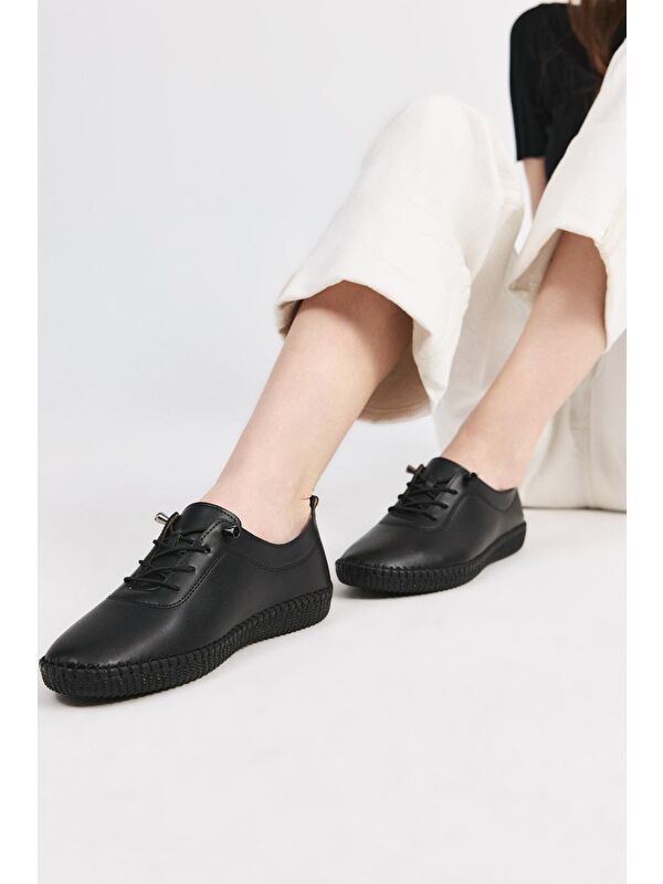 Kadın Siyah Esnek Tabanlı Comfort Düz Ayakkabı - Görsel 4