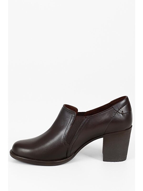 KAHVERENGİ Hakiki Deri Yuvarlak Burun Kalın Orta Topuklu Kauçuk Taban Lastikli Kadın Ayakkabı 24038 - Görsel 7