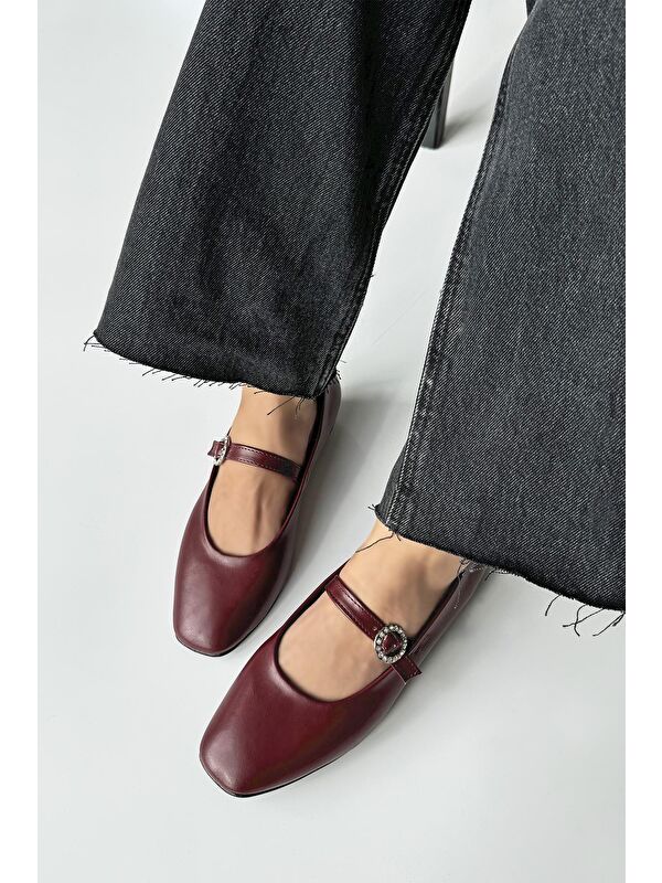 Straswans Beyaz Straswans Berny Kemer Kadın Detay Deri Babet