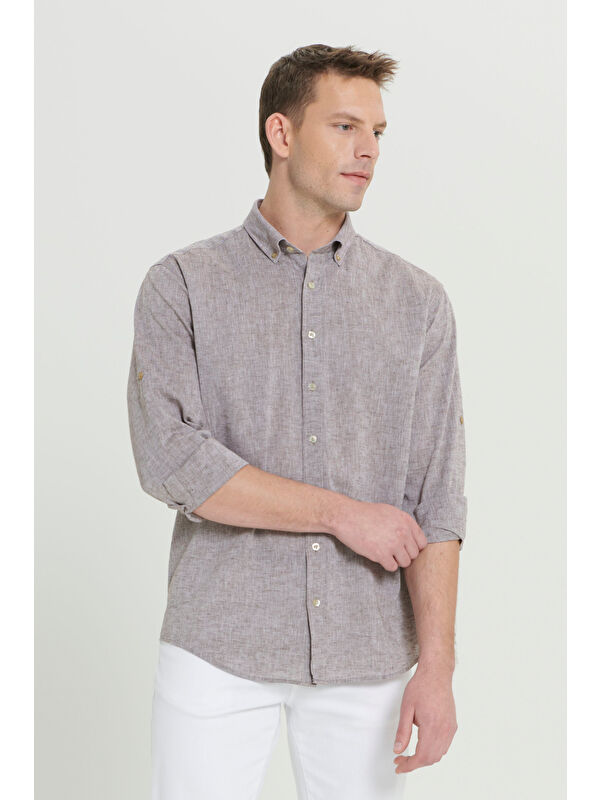 AC&Co / Altınyıldız Classics Erkek Kahverengi Comfort Fit Rahat Kesim Düğmeli Yaka Casual Keten Gömlek