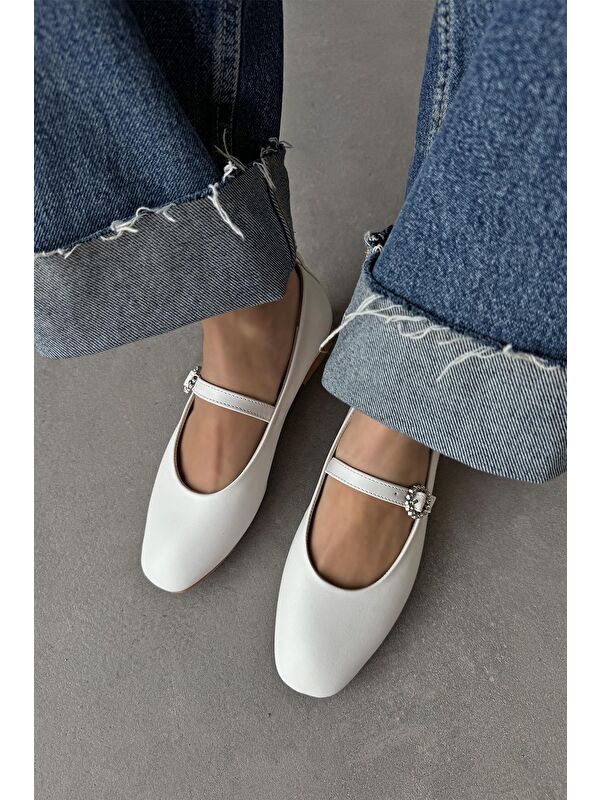 Straswans Beyaz Straswans Berny Kemer Kadın Detay Deri Babet