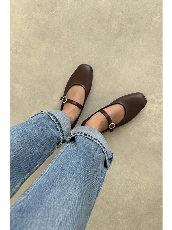 Straswans Beyaz Straswans Berny Kemer Kadın Detay Deri Babet