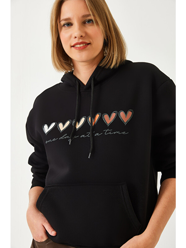 SHADE Kadın Üç İplik Şardonlu Renkli Kalp Baskılı Kapüşonlu Sweatshirt MBHS