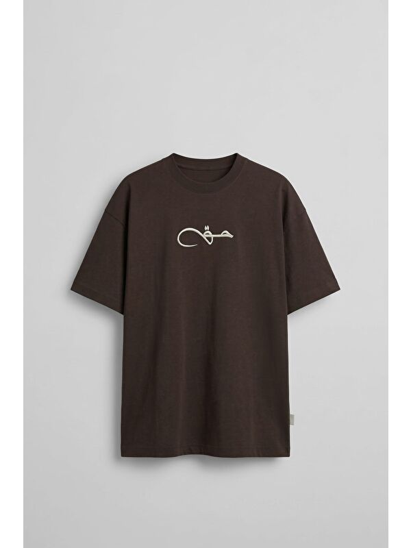 Abluka Online Erkek Oversize Nakışlı Halı Desenli Sırt Baskılı T-Shirt Kahverengi