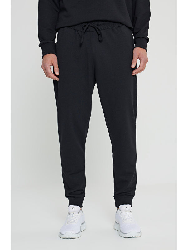 AC&Co / Altınyıldız Classics Erkek Siyah Standart Fit 2 İplik Cepli Rahat Recycle Pamuklu Jogger Eşofman Altı