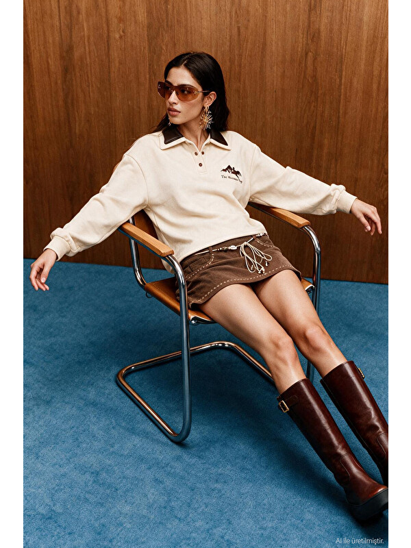 QUZU Polo Yaka Yazı Nakışlı Oversize Sweatshirt Bej