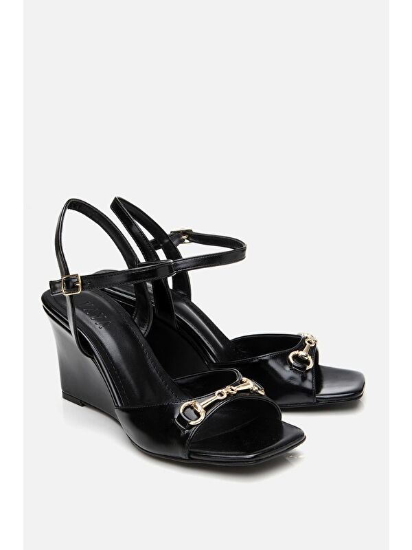 Kadın Siyah Tokalı Dolgu Topuklu Sandalet - Görsel 3