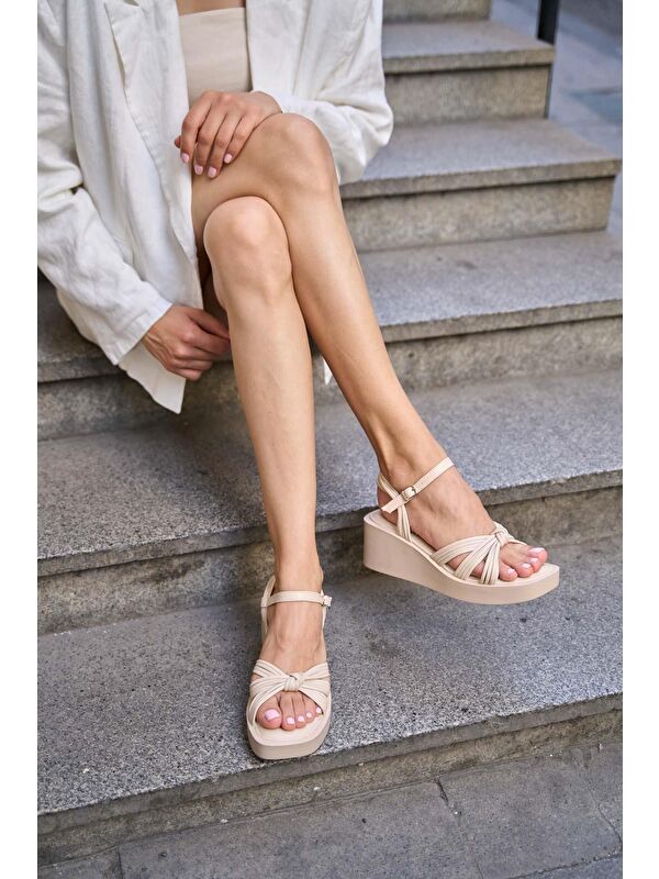 Düğüm Dolgu Topuklu Sandalet Bej - Görsel 4